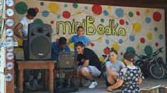 Snažia sa, aby sa deti nehanbili chodiť do školy. Občianske združenie pomáha slovenským rodinám v núdzi