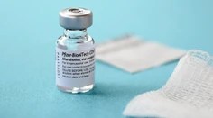 WHO schválila prvú vakcínu proti koronavírusu, od Pfizeru