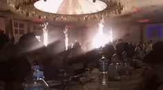 VIDEO: Už horelo, no svadobčania si to nevšimli. Kamera zachytila, ako vznikol požiar, ktorý zabil 100 ľudí