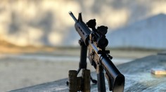 Strelec z fakulty v Prahe mal v minulosti psychické problémy, ktoré si liečil. Napriek tomu získal zbrojný preukaz