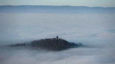 Čaká nás silný vietor, hmla a poľadovica. Vyhlásili aj výstrahu