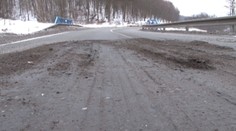 Cestu len pred nedávnom opravili. Teraz je opäť samá diera