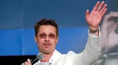 Aj muži sa chcú páčiť, väčšina vraj chce mať bradu ako Brad Pitt