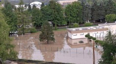 MAPA: Lejaky postupne opúšťajú Slovensko. Vo viacerých okresoch je však najvyššia výstraha pred povodňami