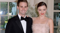 Z topmodelky Mirandy Kerr bude nevesta. Ukázala veľkolepý prsteň