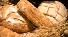 Chlieb a rožky by mohli byť drahšie: Pekárne upozorňujú na problém po zvýšení príplatkov