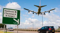 Britský parlament schválil rozšírenie londýnskeho letiska Heathrow o novú dráhu