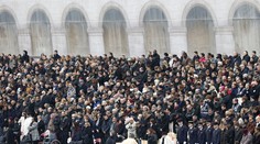 Francúzsky premiér vyzýva ľudí, aby napriek strachu ďalej žili v Paríži