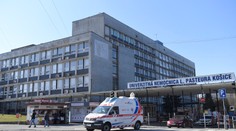 Mladého pacienta vyliečeného z koronavírusu prepustili v Košiciach do domácej liečby