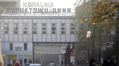 Veľká záchranná akcia v Poľsku. Po silnom otrase z bane vyslobodili desiatky baníkov, po dvoch stále pátrajú