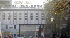 Veľká záchranná akcia v Poľsku. Po silnom otrase z bane vyslobodili desiatky baníkov, po dvoch stále pátrajú