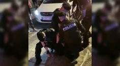 VIDEO: Jednou ranou poslal mladíka k zemi. Tu je vyjadrenie polície k zákroku v centre Košíc