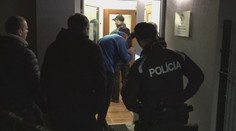 Zatiaľ čo kňazi spovedali farníkov, vo fare vyčíňali zlodeji. Policajtom nechali dobrú stopu