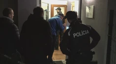 Zatiaľ čo kňazi spovedali farníkov, vo fare vyčíňali zlodeji. Policajtom nechali dobrú stopu