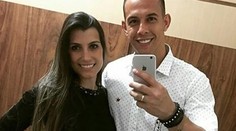 Zavolal manželke, že prežil pád lietadla, potom zomrel