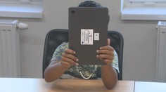 Remišovej laptopy končia v záložniach. Nosia ich tam chudobní rodičia žiakov, ktorí ich dostali od štátu