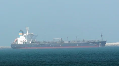 Ropný tanker izraelskej spoločnosti zasiahla strela z iránskeho dronu