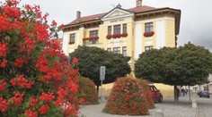 Mestský úrad v Novom Meste nad Váhom rieši nečakaný problém. Dodávateľ elektriny im vypovedal zmluvu