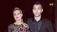 Bozky a hladkanie rozkroku! Manžela prsnatej modelky prichytili pri nevere