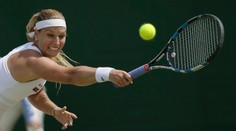 Cibulková sa do osemfinále na Wimbledone nepozrie, Konjuhová bola nad jej sily