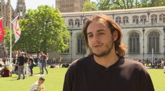 Odišiel do zahraničia, aby získal kvalitnejšie vzdelanie. Zodpovedne sa však stavia k voľbám u nás