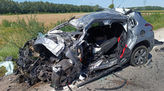 Mladá vodička neprežila zrážku s kamiónom. Cestu medzi Dolným Štálom a Veľkým Mederom uzavreli