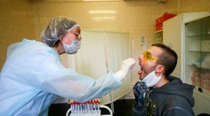 V Česku opäť stúpa počet nakazených koronavírusom