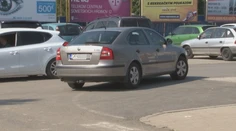 Chaos s parkovaním vo Svidníku: Pacienti zúria, časť parkoviska zabrala výstavba reťazca