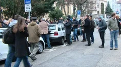 Slováci protestujú pred ruskou ambasádou. Majú pre Putina odkaz