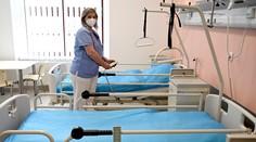 Počet hospitalizovaných opäť stúpol, pribudlo šesť úmrtí