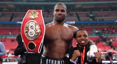 Som gladiátor, chcem ísť na vrchol. Favorizovaného Joshuu pred 96-tisíc divákmi knokautovala nová hviezda