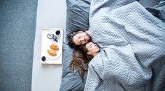 Spíte na ľavom alebo pravom boku? Odhalíme vám, ktorý je ten zdravší