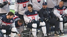 FOTOGALÉRIA: Spoločné fotenie Slovákov na MS sa opäť nezaobišlo bez menšieho pádu