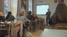 Na gymnáziu v Trenčíne vyčíňa vírus koksaki. Doma zostali desiatky študentov