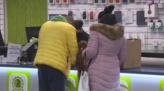 Povianočné výpredaje sú iba na internete, kuriérske služby nemajú väčšie problémy