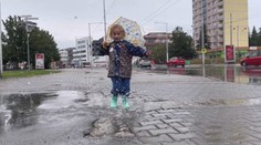 Ako sa v dažďoch obliecť čo najvhodnejšie? Teplejšie oblečenie a dáždnik nemusia byť najlepšia voľba