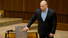Kotlebovho poslanca nebudú stíhať za statusy o holokauste