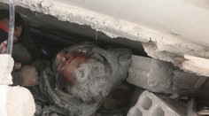 Lietadlá pália na všetko, čo sa hýbe. Jedno z najsmrteľnejších bombardovaní v Sýrii neprežilo asi sto ľudí