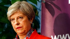 Britskí konzervatívci vo voľbách definitívne prišli o parlamentnú väčšinu