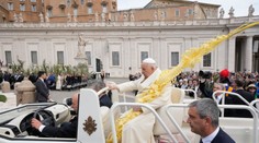 Pápež otvoril na Námestí svätého Petra bohoslužby na Kvetnú nedeľu, ktorou začína séria obradov Veľkej noci
