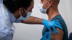 Experti o vakcíne v Británii: Zaočkovanie celej krajiny môže trvať aj jeden rok