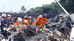 VIDEO: Vojenský výcvik sa skončil tragédiou. Pri zrážke dvoch vrtuľníkov v Malajzii zahynulo desať ľudí