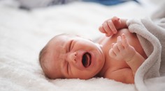 Nechávate bábätko bez povšimnutia plakať? Odborníci dvíhajú varovný prst