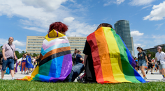 Psychológ ku coming outu: Rodičia riešia viac to, ako zareaguje dedina, než to, že ich dieťa potrebuje lásku