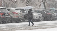 Mieri k nám posledné sneženie pred oteplením. Najväčšej nádielky sa dočkajú tieto časti Slovenska