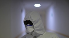 Každý štvrtý lekár v Británii je chorý alebo v karanténe