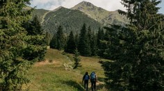 Ján Tribula sa tentoraz vybral do hôr s Klaudom Burgerom. Spomínali na Jozefa Tomka