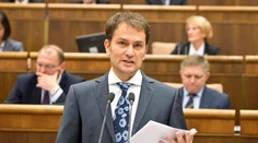 Matovič obvinil Fica z toho, že sa priživuje na chorých ľuďoch