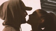 Stál pri nej v najťažších chvíľach, a predsa je koniec: Slávna speváčka je single