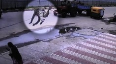 Kuriózna nehoda: Kábel zachytený motorkou vymrštil do vzduchu muža, ktorý pristál na chrbte ženy